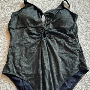 Women’s Cupshe Black Gold Metallic One piece. NEW Sz XL